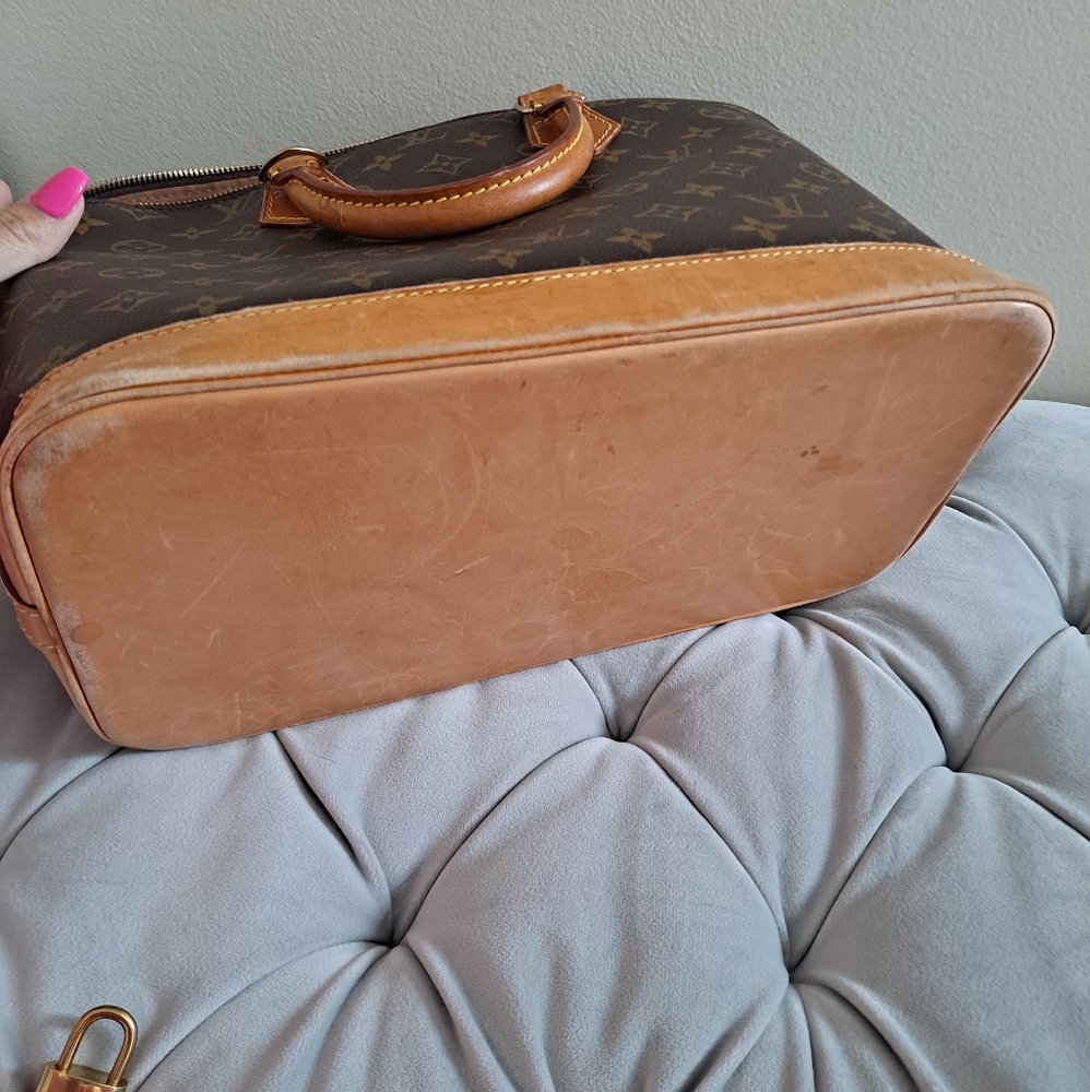 Louis Vuitton Alma Monogram Bag - Picture 4 of 9